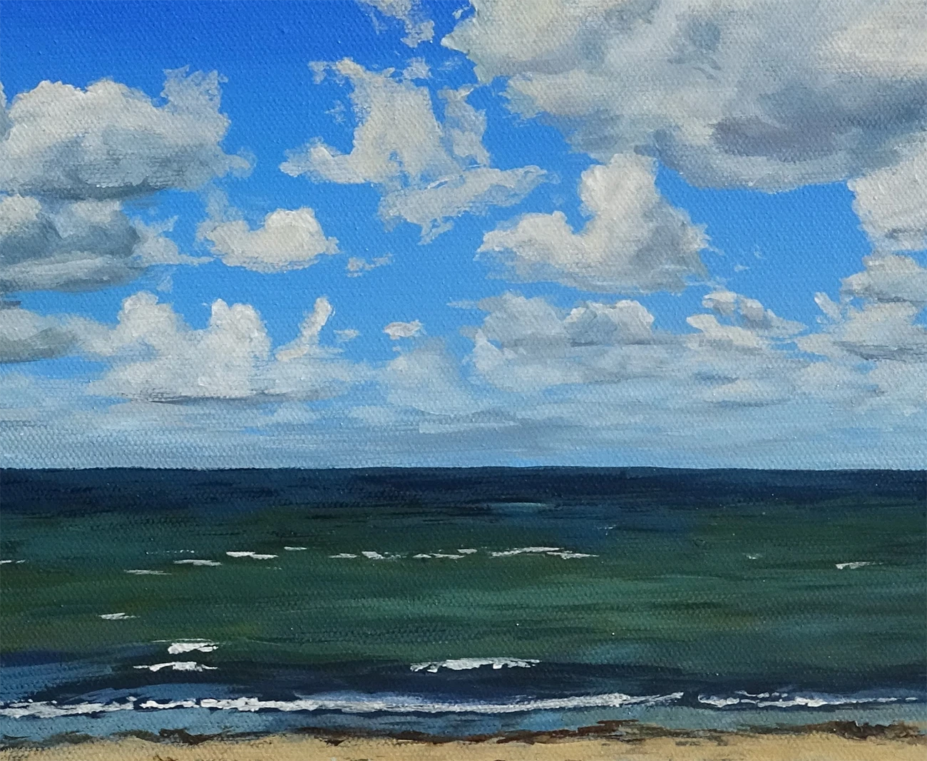 Detailaufnahme Meer mit Wolken – Sanfte Wellen mit Schaumkämmen am Sandstrand, Smaragdblau und warmes Sandgelb, Britta Kröger | Kunst-Direkt.de