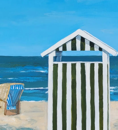 Detailaufnahme Badehäuschen – Sommerliche Küstenatmosphäre, Lichtspiegelungen und maritime Details, moderner Realismus, Britta Kröger | Kunst-Direkt.de
