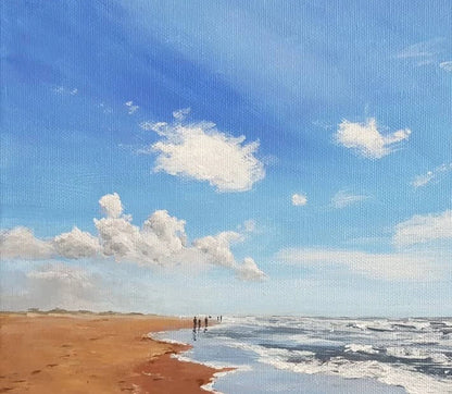 Detailaufnahme Nordsee – Weiter Sommerhimmel mit Kumuluswolken, warmer Sandstrand trifft kühle Nordseewellen, Britta Kröger | Kunst-Direkt.de