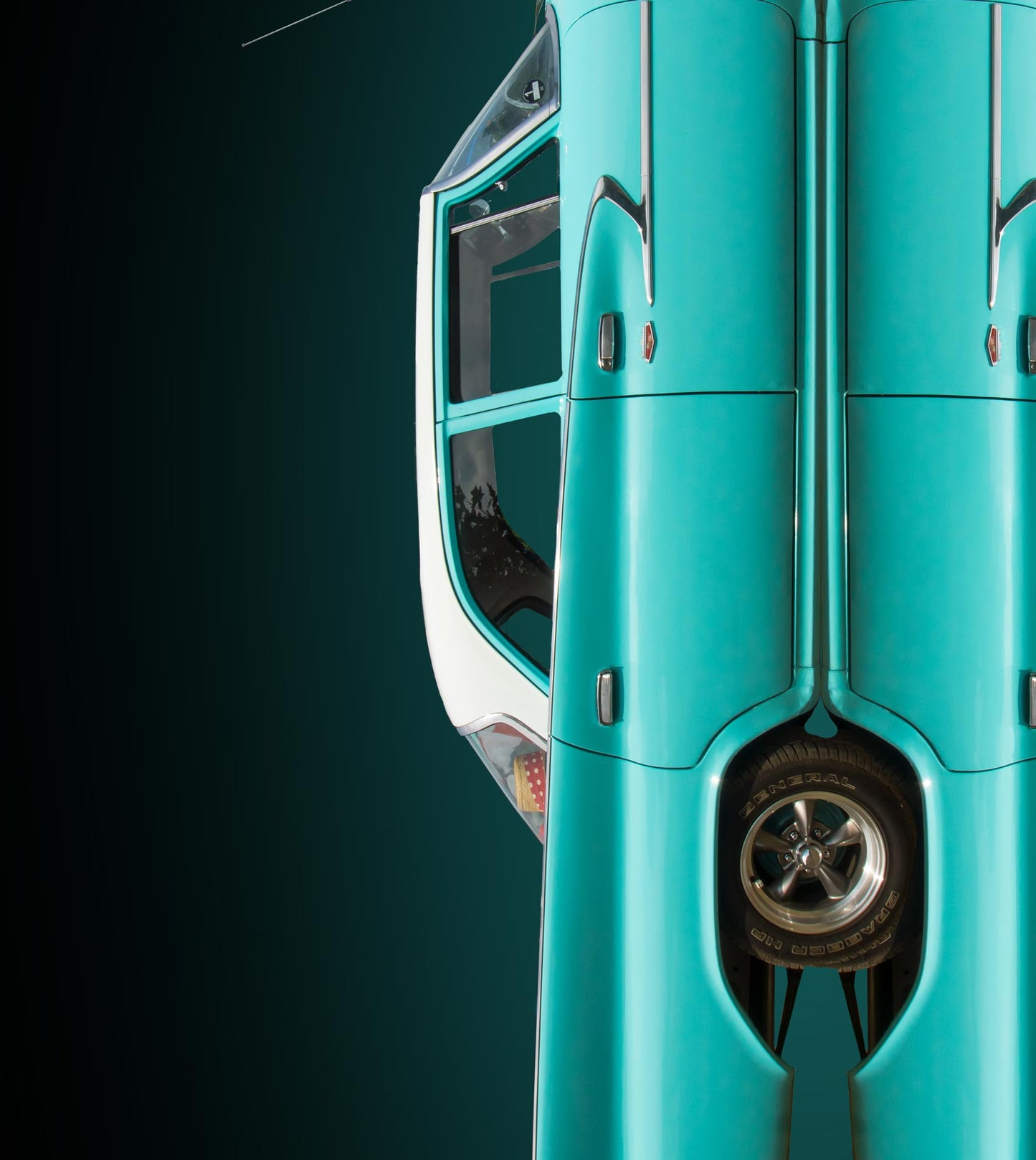 Chrysler Newport, grün, gegeneinander gespiegelt vor scharzem Hintergrund, Format quadratisch, Rolf Krieger, Detail, verschiedene Größen, Kunst-Direkt.de